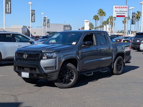 Used 2026 Nissan Frontier SV w/ Tow Package image 1