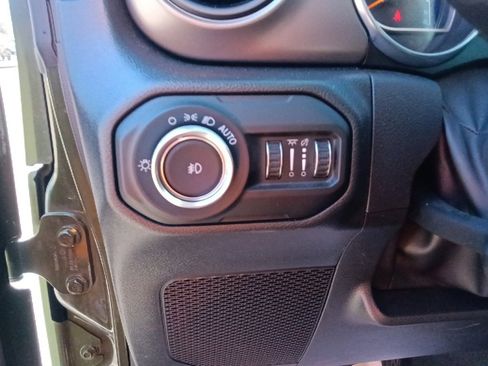 Used 2022 Jeep Wrangler Unlimited Sport image 17