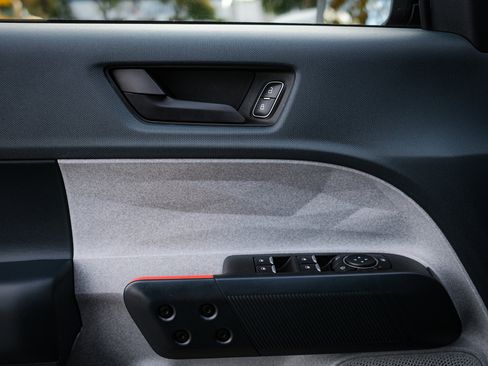 Used 2023 Ford Maverick XLT image 15