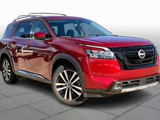 Used 2024 Nissan Pathfinder Platinum w/ Black Appearance Package video 2