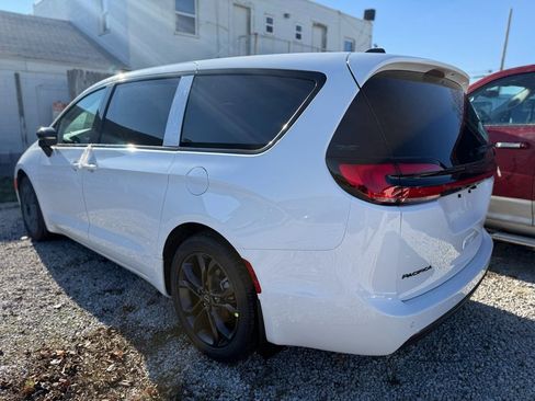 New 2026 Chrysler Pacifica Select image 26
