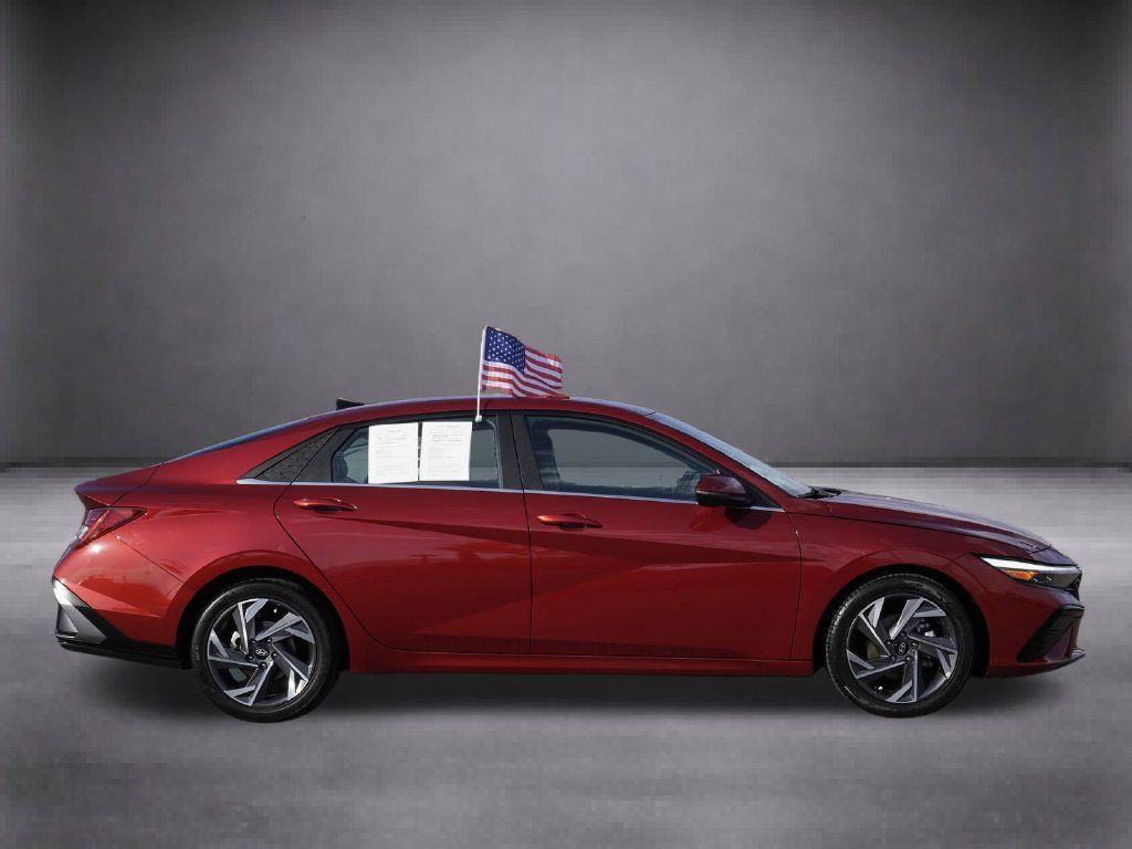 Used 2024 Hyundai Elantra Limited FWD image 3