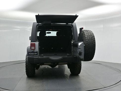 Used 2018 Jeep Wrangler Unlimited Sport S image 27