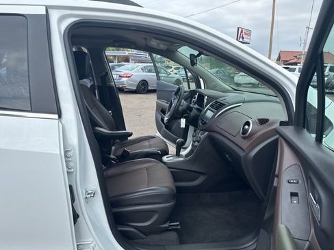 Used 2016 Chevrolet Trax LT w/ LT Convenience Package image 12