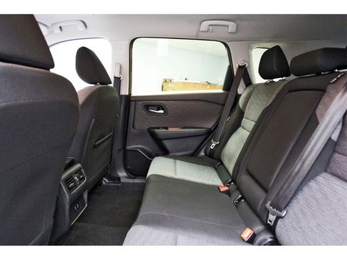 Used 2023 Nissan Rogue SV image 10