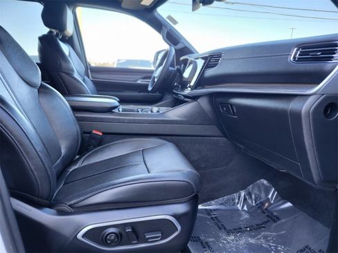 Used 2023 Jeep Wagoneer L Series III image 9