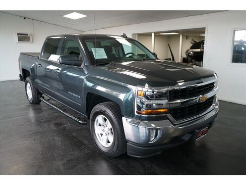 Used 2018 Chevrolet Silverado 1500 LT w/ LT Eassist Package image 9
