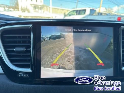 Used 2024 Chrysler Pacifica Touring-L FWD image 24