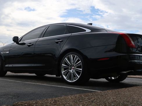 Used 2017 Jaguar XJ R-Sport image 13