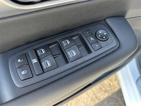 New 2026 Chrysler Pacifica Limited w/ S Appearance Package image 32