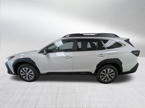 Used 2025 Subaru Outback Premium image 2
