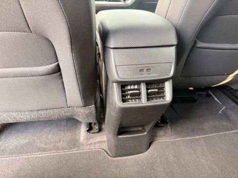 Used 2026 Chevrolet Equinox LT FWD image 25