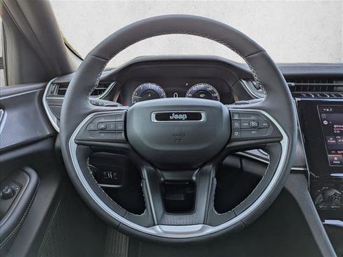 New 2025 Jeep Grand Cherokee Altitude image 15