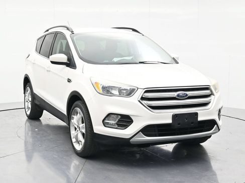Used 2018 Ford Escape SE w/ SE Sync 3 Package AWD/4WD image 3