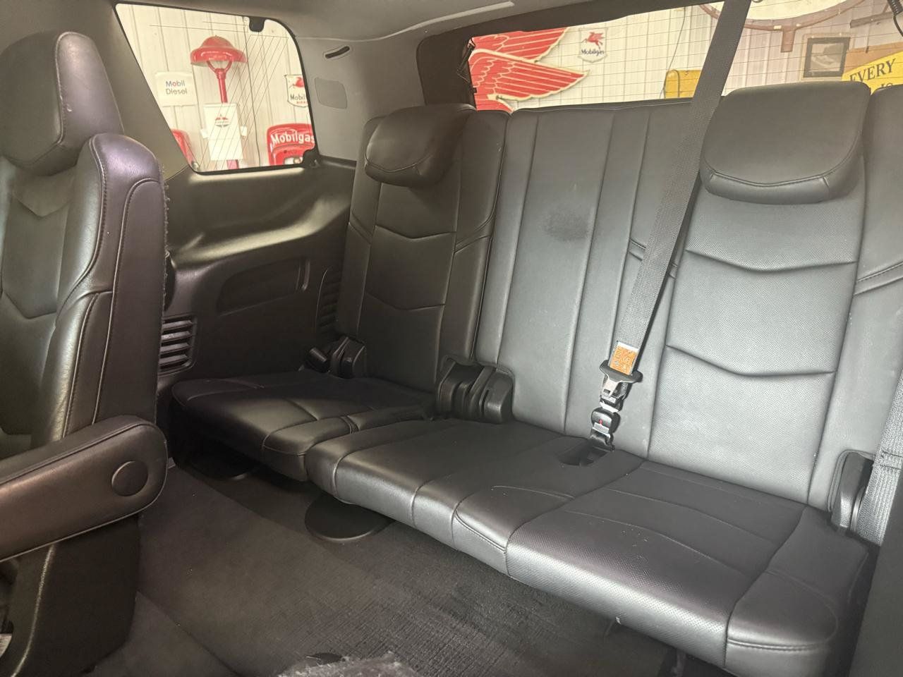 Used 2020 Cadillac Escalade Luxury AWD/4WD image 21