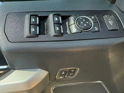 Used 2022 Ford F250 Lariat w/ Black Appearance Package image 11