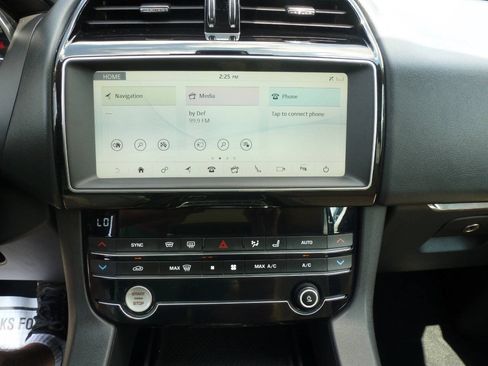 Used 2019 Jaguar F-PACE Premium AWD/4WD image 26