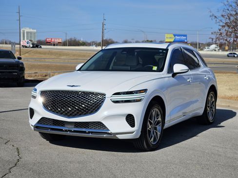 Used 2025 Genesis GV70 2.5T w/ Select Package image 2