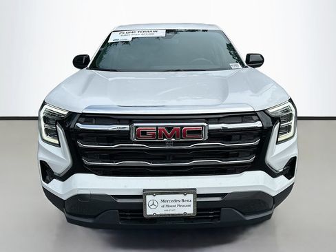 Used 2025 GMC Terrain Elevation AWD/4WD image 2