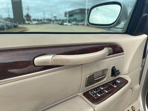 Used 2007 Lincoln Town Car Signature image 10