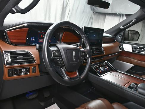 Used 2023 Lincoln Navigator Reserve image 21
