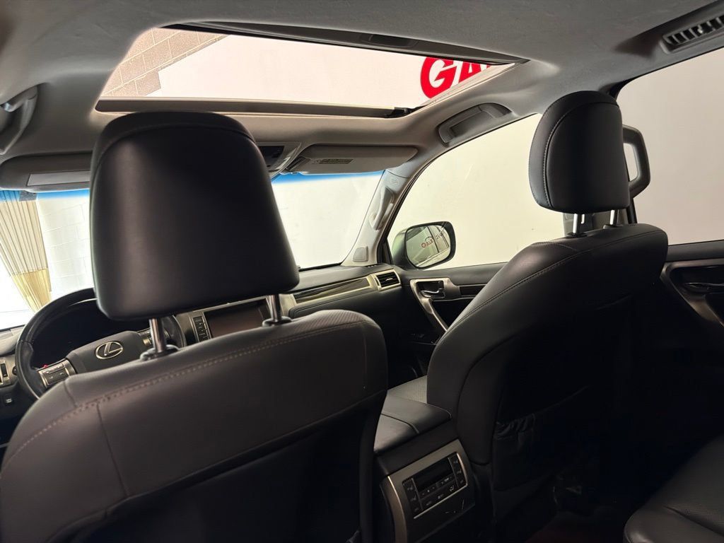 Used 2015 Lexus GX 460 w/ Comfort Package AWD/4WD image 14