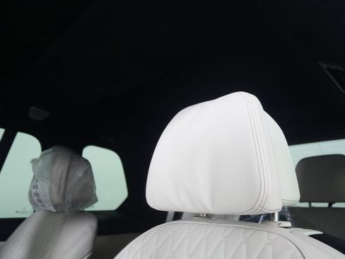 New 2026 BMW X7 M60i image 18