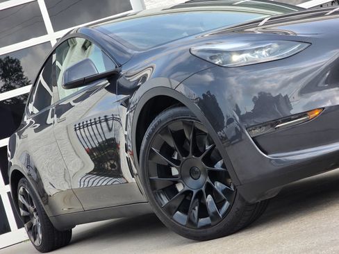Used 2024 Tesla Model Y Long Range AWD/4WD image 12