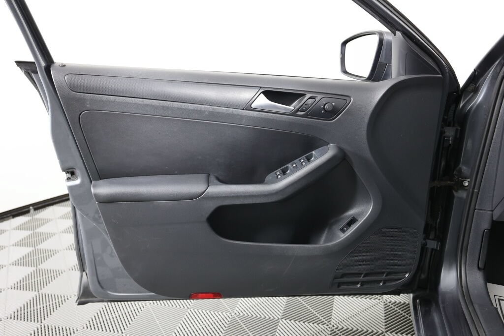 Used 2014 Volkswagen Jetta SE FWD image 12