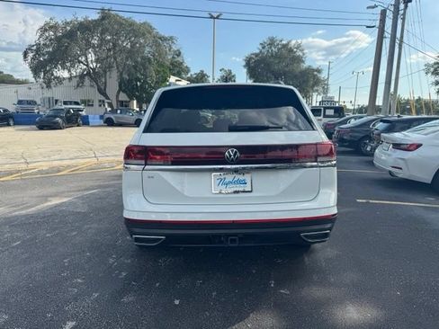 Used 2025 Volkswagen Atlas SE FWD image 4