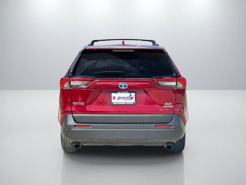Used 2022 Toyota RAV4 XLE Premium AWD/4WD image 6