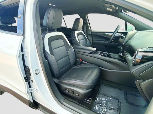 Used 2024 Chevrolet Blazer EV LT AWD/4WD image 31