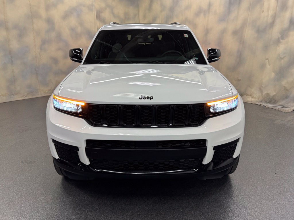Used 2024 Jeep Grand Cherokee L Altitude AWD/4WD image 5