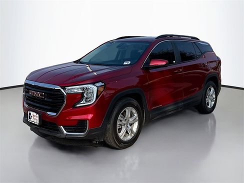 Used 2024 GMC Terrain SLE w/ Driver Convenience Package image 3