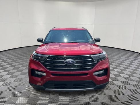 Used 2022 Ford Explorer XLT w/ Equipment Group 202A image 6