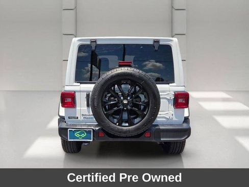 Used 2025 Jeep Wrangler Unlimited Sahara AWD/4WD image 4