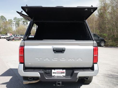 Used 2024 Toyota Tacoma SR5 AWD/4WD image 7