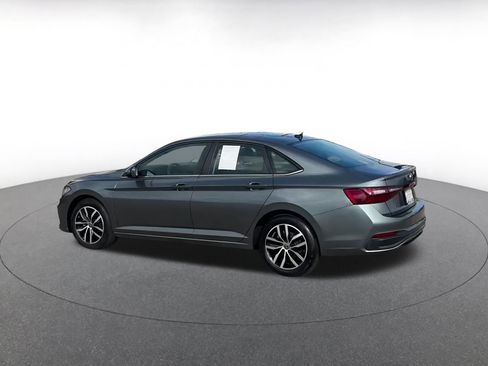 Used 2025 Volkswagen Jetta SE image 15