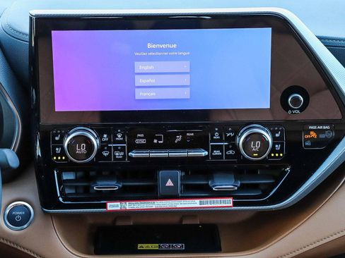 New 2026 Toyota Highlander Platinum image 14