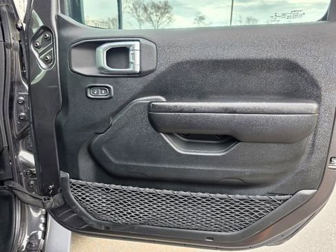 Used 2021 Jeep Gladiator Mojave AWD/4WD image 10