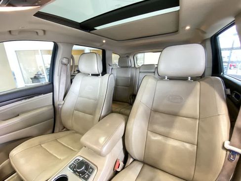 Used 2017 Jeep Grand Cherokee Overland image 14