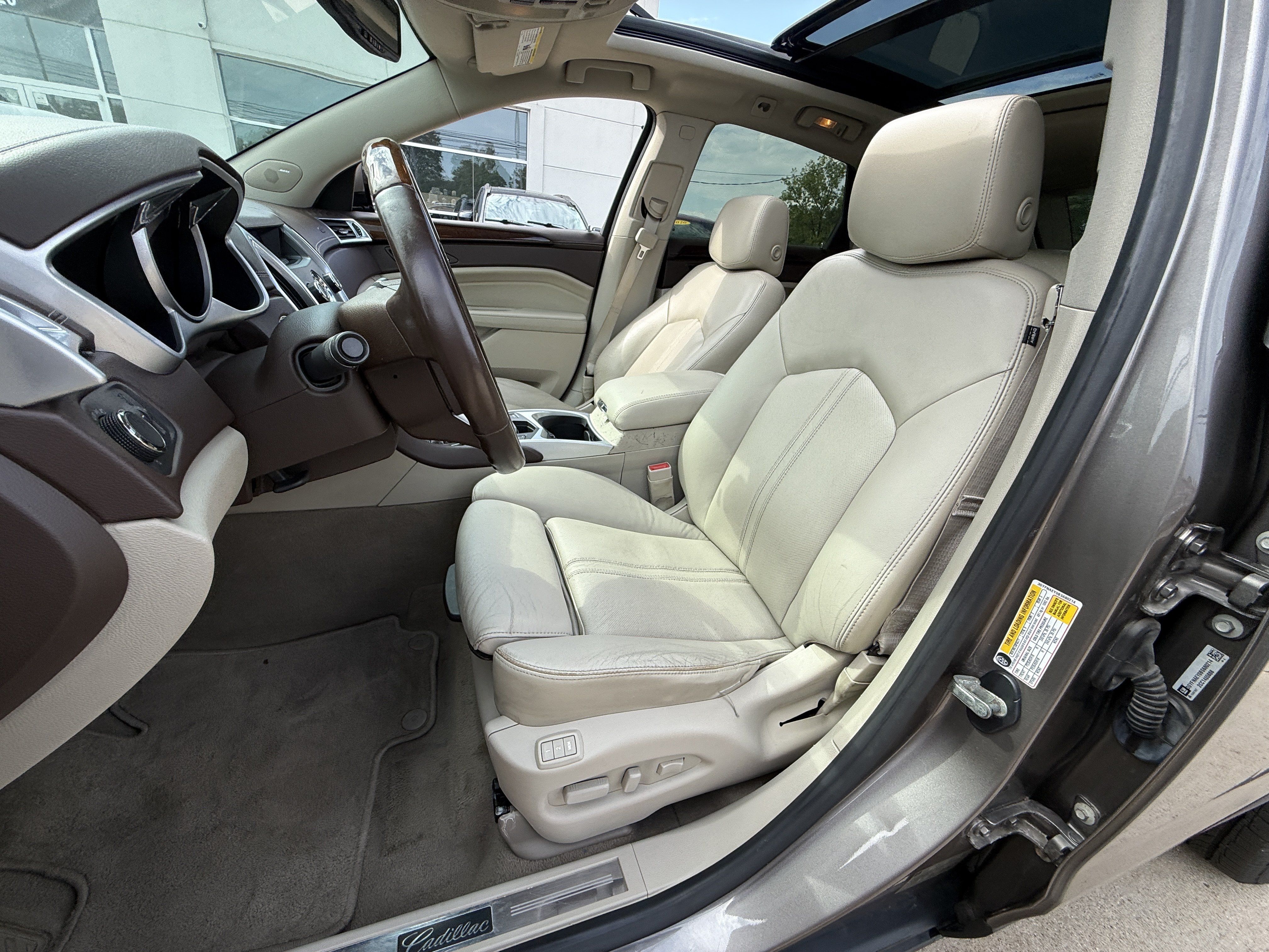 Used 2011 Cadillac SRX Luxury FWD image 10