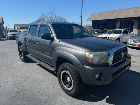 Used 2011 Toyota Tacoma PreRunner w/ TRD Off-Road Pkg RWD image 2