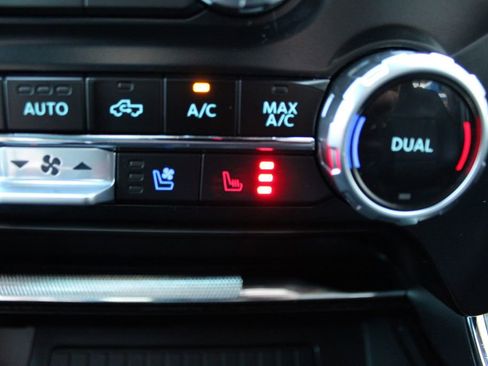 Used 2023 Ford F150 Lariat AWD/4WD image 31