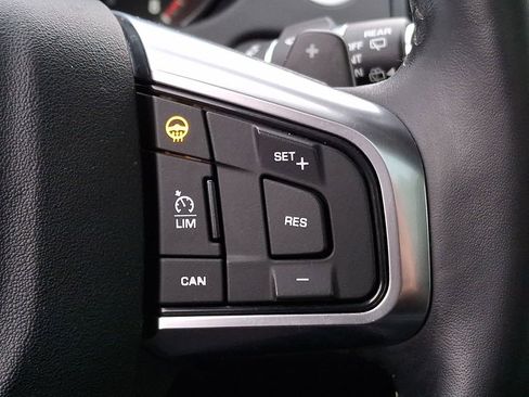 Used 2018 Land Rover Discovery Sport HSE image 18