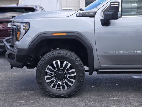 Used 2024 GMC Sierra 2500 Denali Ultimate AWD/4WD image 9