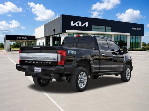 Used 2018 Ford F250 Platinum w/ Platinum Ultimate Package AWD/4WD image 5