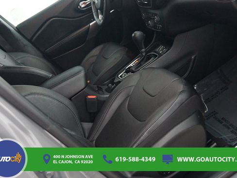 Used 2021 Jeep Cherokee Limited w/ Elite Package FWD image 8