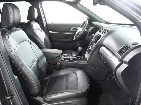 Used 2018 Ford Explorer Limited w/ Equipment Group 301A AWD/4WD image 10