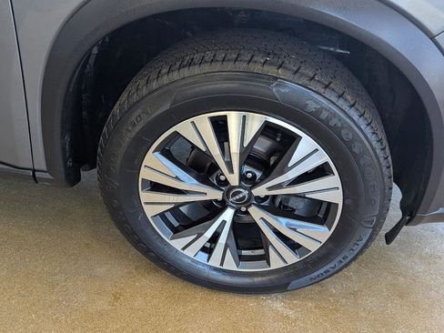 Used 2023 Nissan Rogue SV w/ SV Premium B Package image 28